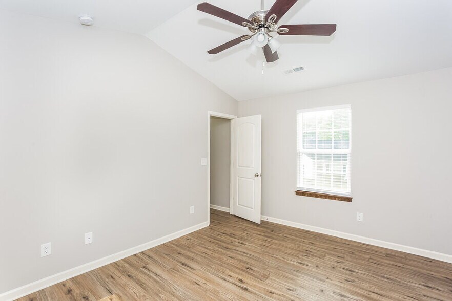 Building Photo - 338 Olde North Church Dr