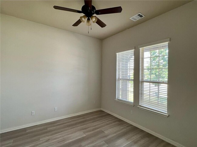 Building Photo - 133 Salt Fork Dr