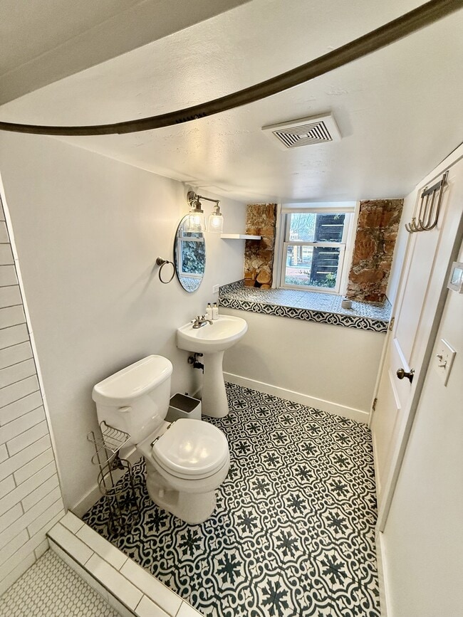 Building Photo - 1228 Bryan Ave