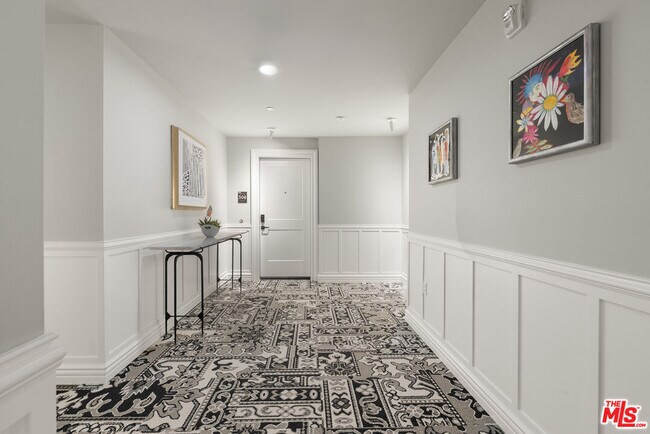 Building Photo - 7428 Santa Monica Blvd