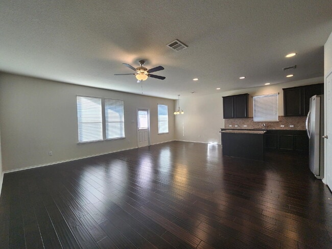 Building Photo - You do not want to miss out on this amazin...