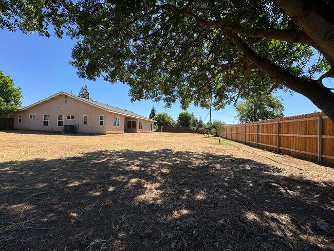 Building Photo - 36310 Sparta Ave