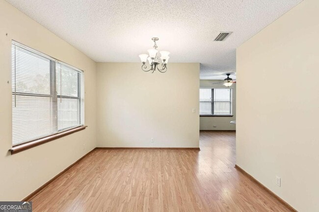 Building Photo - 132 N Woodvalley Dr