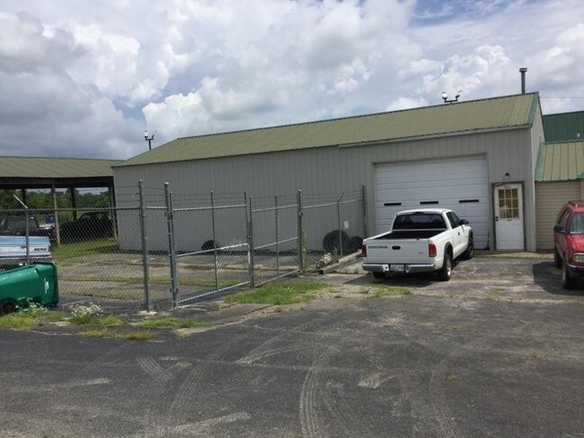 Building Photo - 1220 Nashville Hwy