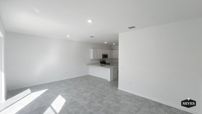 Building Photo - 2562 Skyline Lp