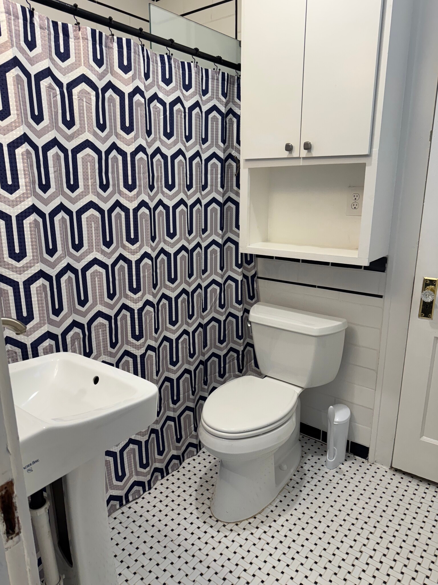 Building Photo - 1220 Waugh Dr