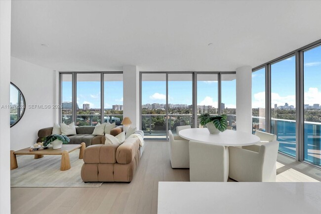 Building Photo - 9201 E Bay Harbor Dr