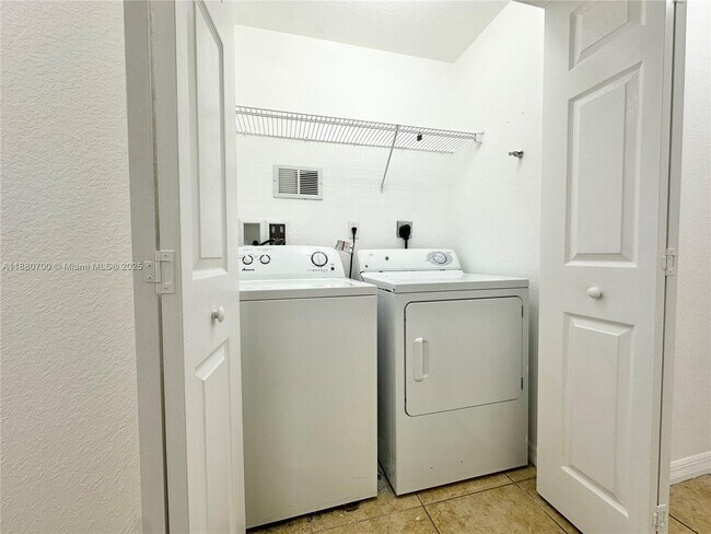 Building Photo - 10870 NW 88th Terrace