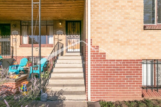 Building Photo - Spacious Duplex with Central AC and Washer...