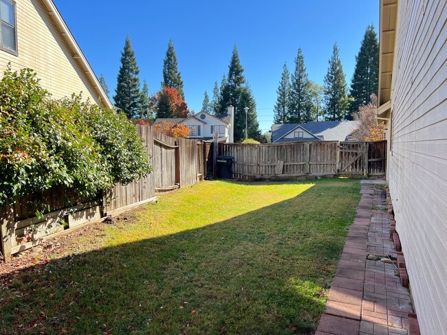 Building Photo - Three Bedroom Folsom Home