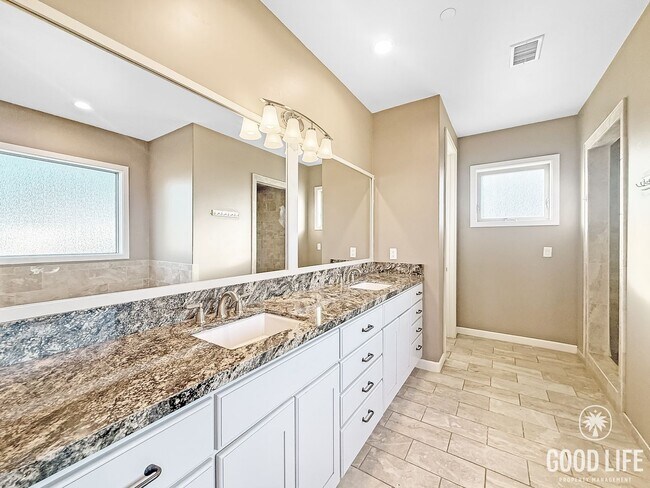 Building Photo - Updated 4BD/3.5BA Rental With 3-Car Garage in Menifee