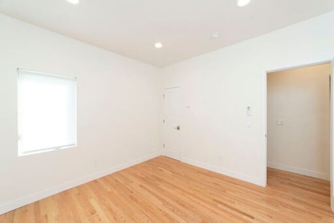 Building Photo - 830 N Coronado St