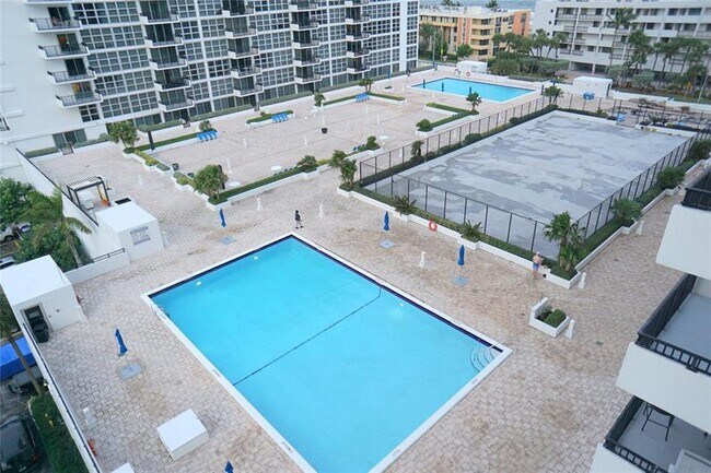 Building Photo - 525 N Ocean Blvd