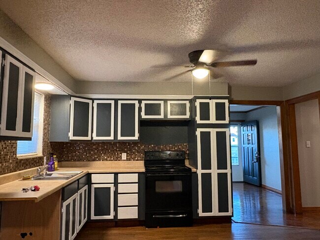 Building Photo - 1421 E Lockheed Ct