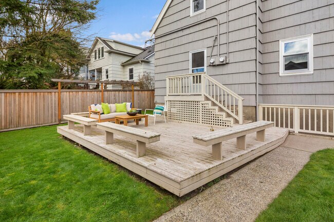Building Photo - 709 N 68th St