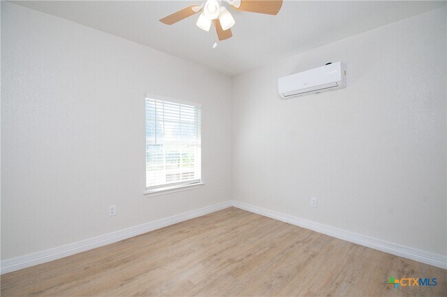 Building Photo - 199 Apache Springs Rd