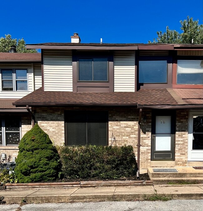 Building Photo - 18 Cedar Creek Ct