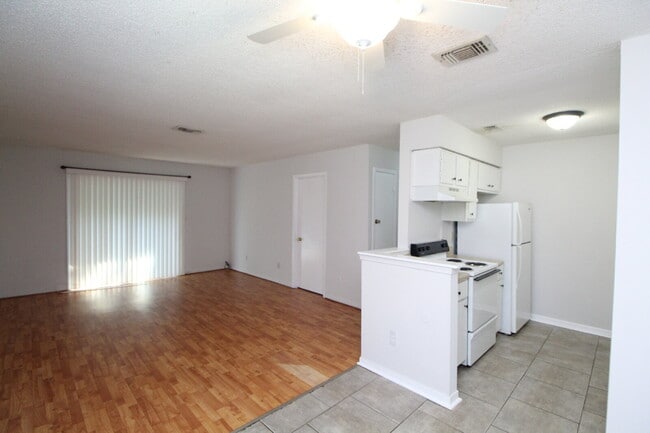 Building Photo - Move-In Ready! Updated 2BR/2BA in NE Pensa...