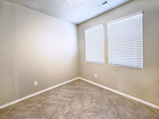 Building Photo - Stunning Cleveland Heights 3 Bedroom Home!