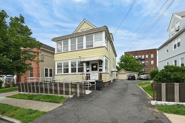Building Photo - 72 Halstead Ave