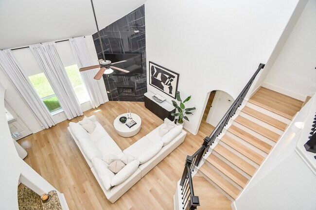 Building Photo - 24119 Via Renata Dr