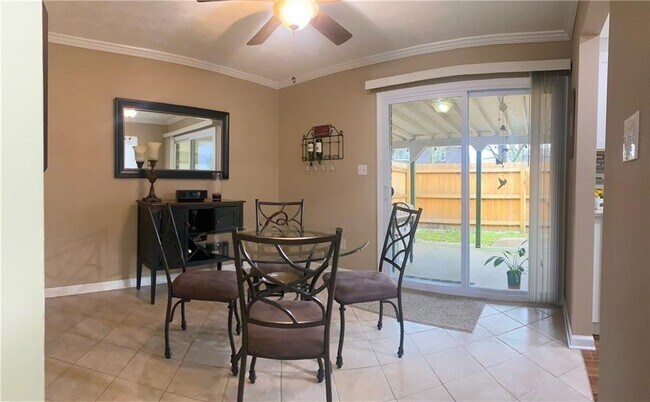 Building Photo - 1194 Ashborough Dr