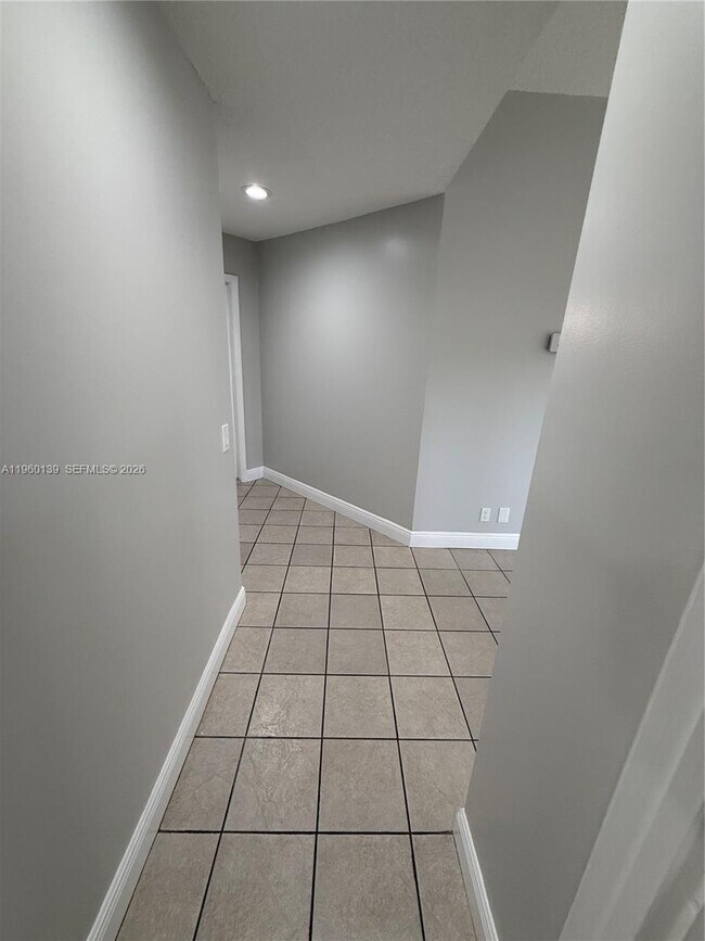 Building Photo - 1364 Cottonwood Cir