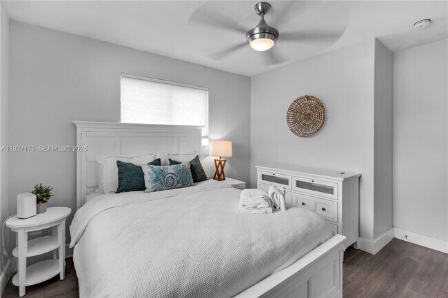 Building Photo - 251 SE 8th St