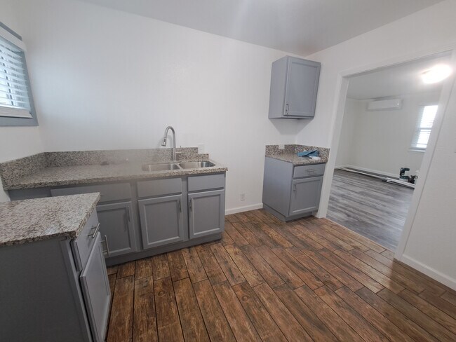 Building Photo - 1309 N La Brea Ave