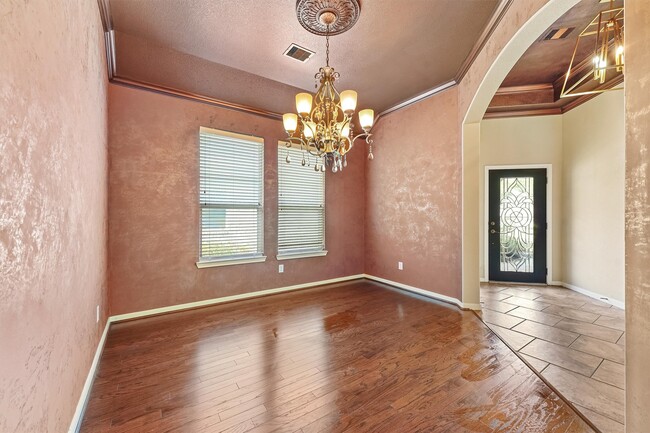 Building Photo - 20281 Southwood Oaks Dr