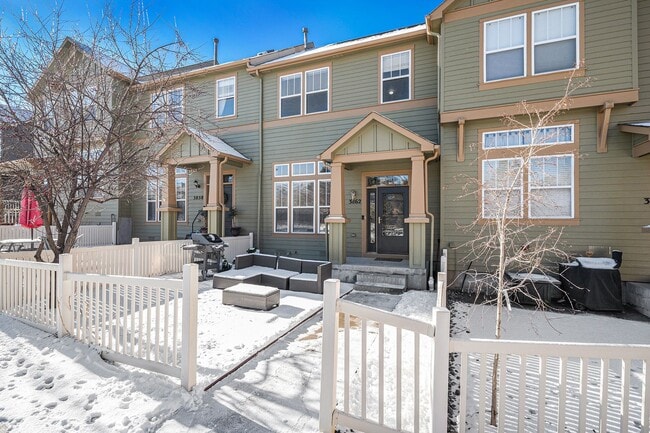 Primary Photo - Newer Build Townhome in the Meadows Availa...