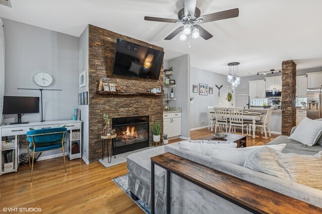 Building Photo - 301 W Goethe St