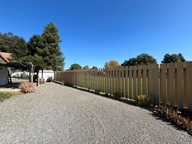 Building Photo - 946 St Ann Dr