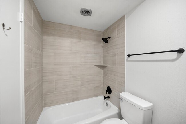 Building Photo - 9654 Westview Dr