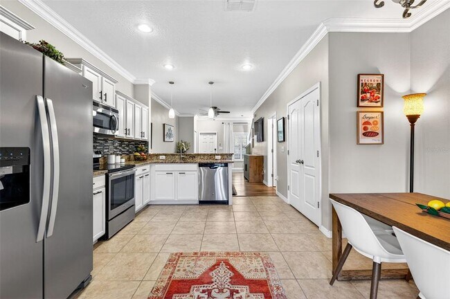 Building Photo - 2713 Lantern Hill Ave