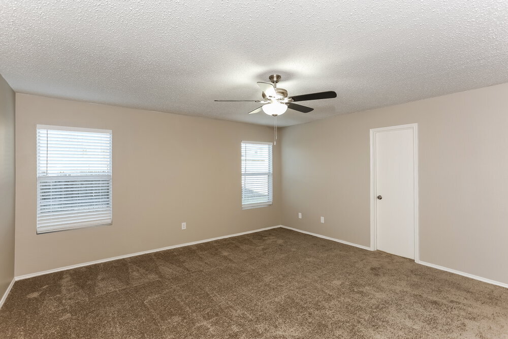 Building Photo - 947 Medina Dr