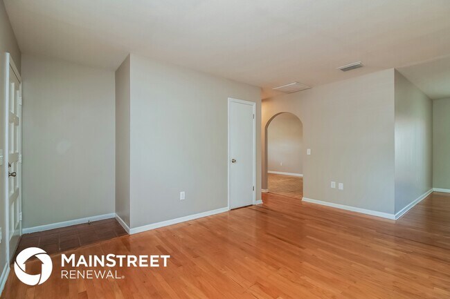 Building Photo - 804 Greenbriar Dr