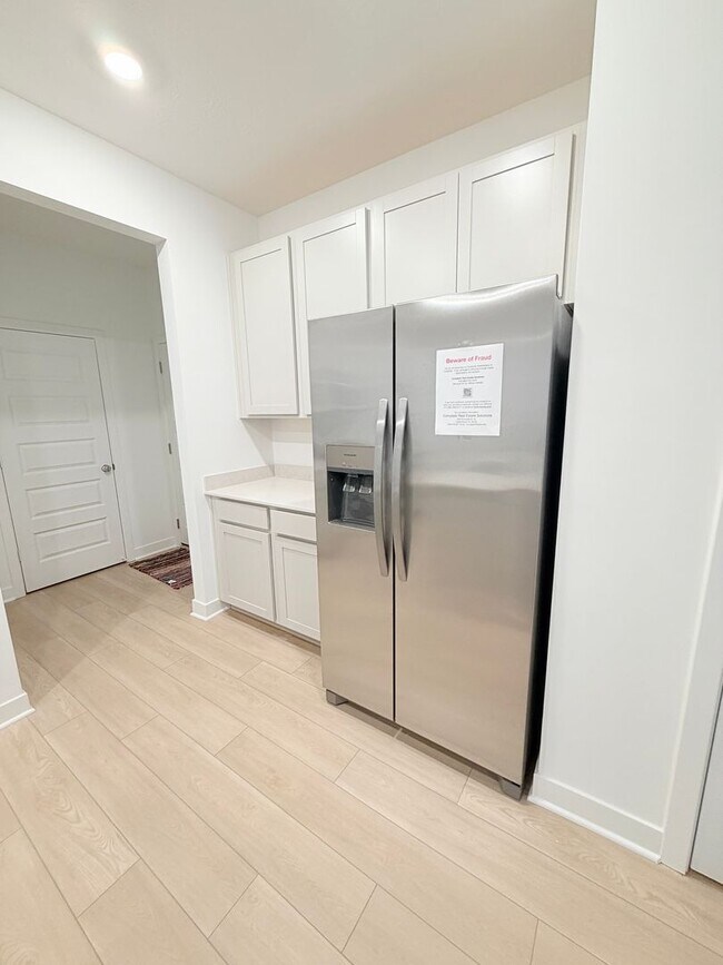 Building Photo - 891 Norfolk Ln