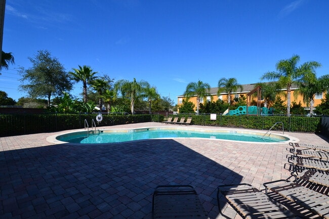 Building Photo - Large, End Unit 5B/3.5B Townhome - Gated Community, Heritage Commons