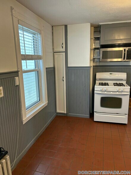 Building Photo - 369 Savin Hill Ave