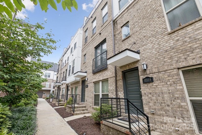 Building Photo - 12106 Brooklyn Ave