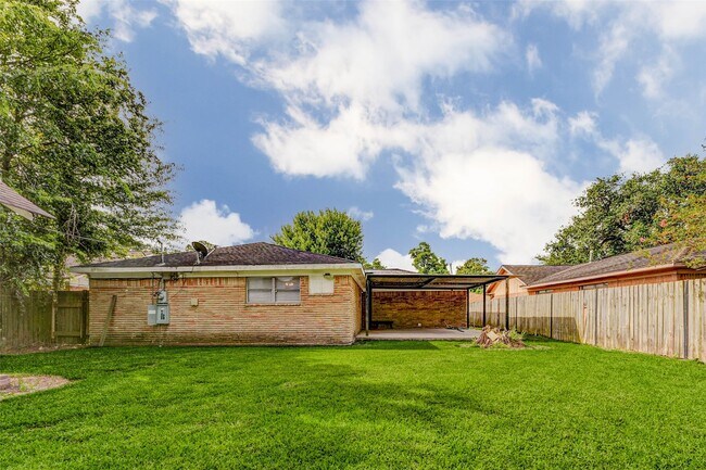 Building Photo - 6751 Richwood Rd