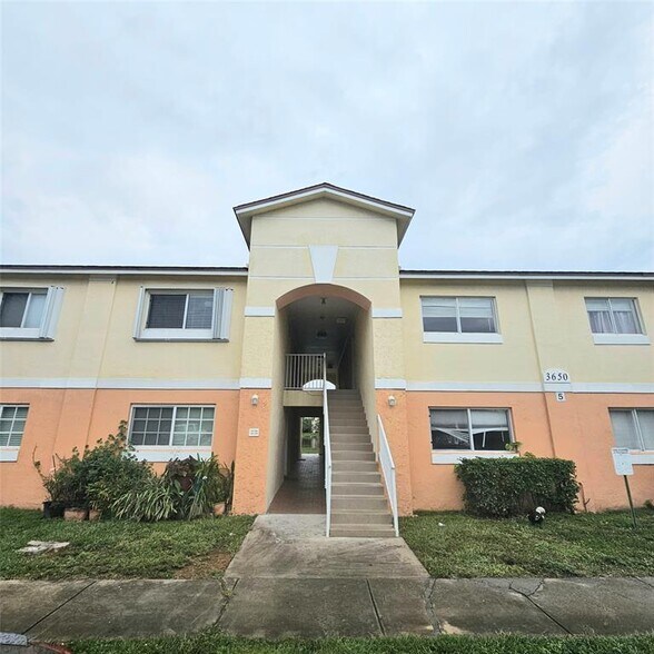 Building Photo - 3650 N 56th Ave