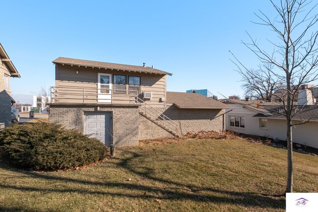 Building Photo - AVAILABLE NOW!