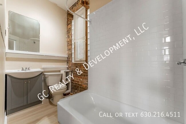 Building Photo - 3328 W Chicago Ave