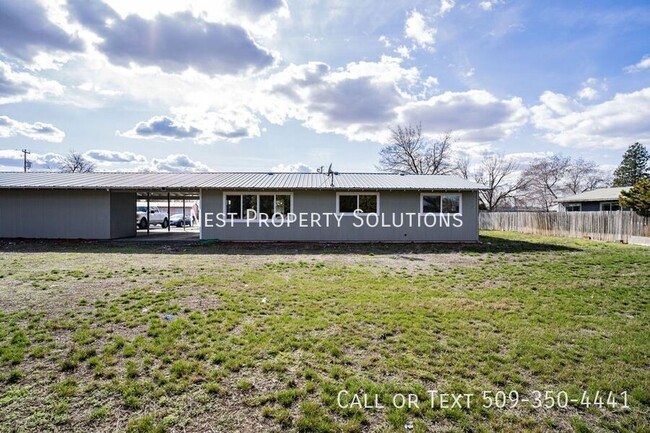 Building Photo - 160 Carswell Dr