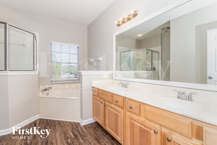 Building Photo - 1631 Canopy Oaks Dr