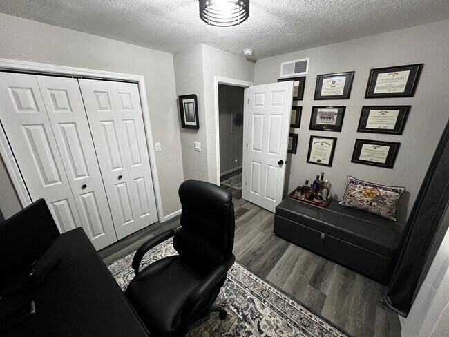 Building Photo - beautiful updated large home