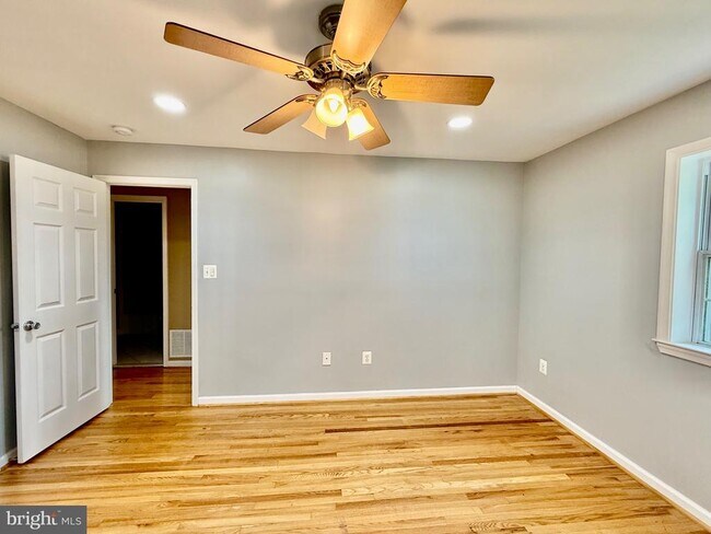 Building Photo - 6605 Keene Dr