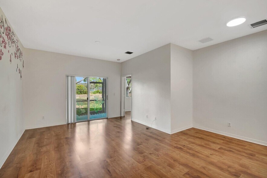 Building Photo - 3070 Grandiflora Dr